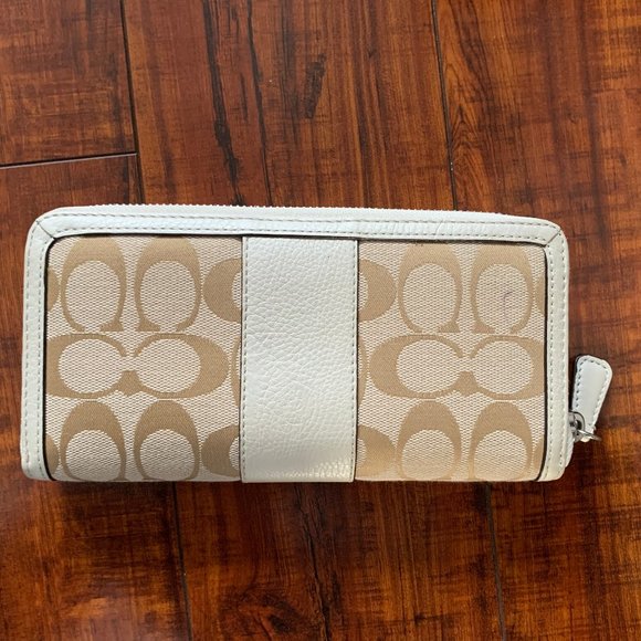 Coach Signature Khaki Continental Wallet - Picture 2 of 6